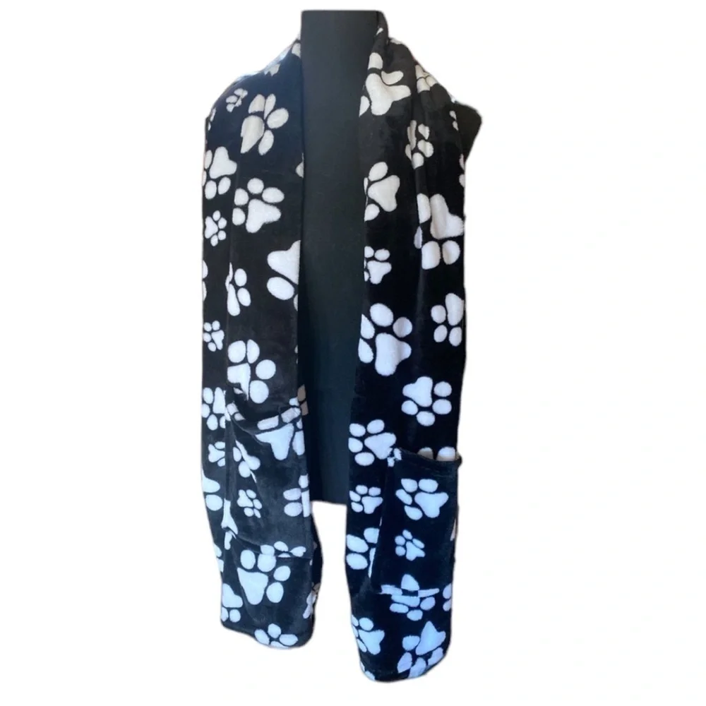 Animal Rescue Site Pocket Shawl Super Cozy Fleece Black & White OS 74” N…